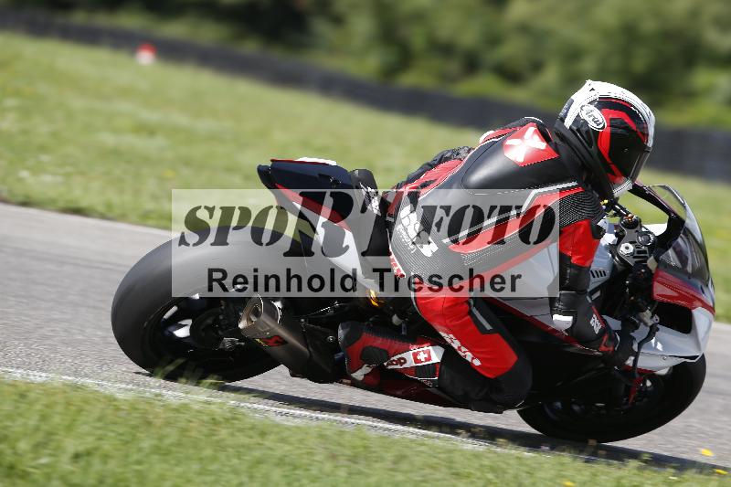 /53 16.09.2025 Track Day Domi Aegerter ADR/Gruppe rot/backside